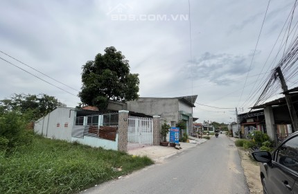 Cho thuê nhà nguyên căn, thuê lâu dài, đường lớn xe hơi xe tải vào đến trước cửa nhà.  1 phòng ngủ, phòng khách, phòng bếp, không nội thất